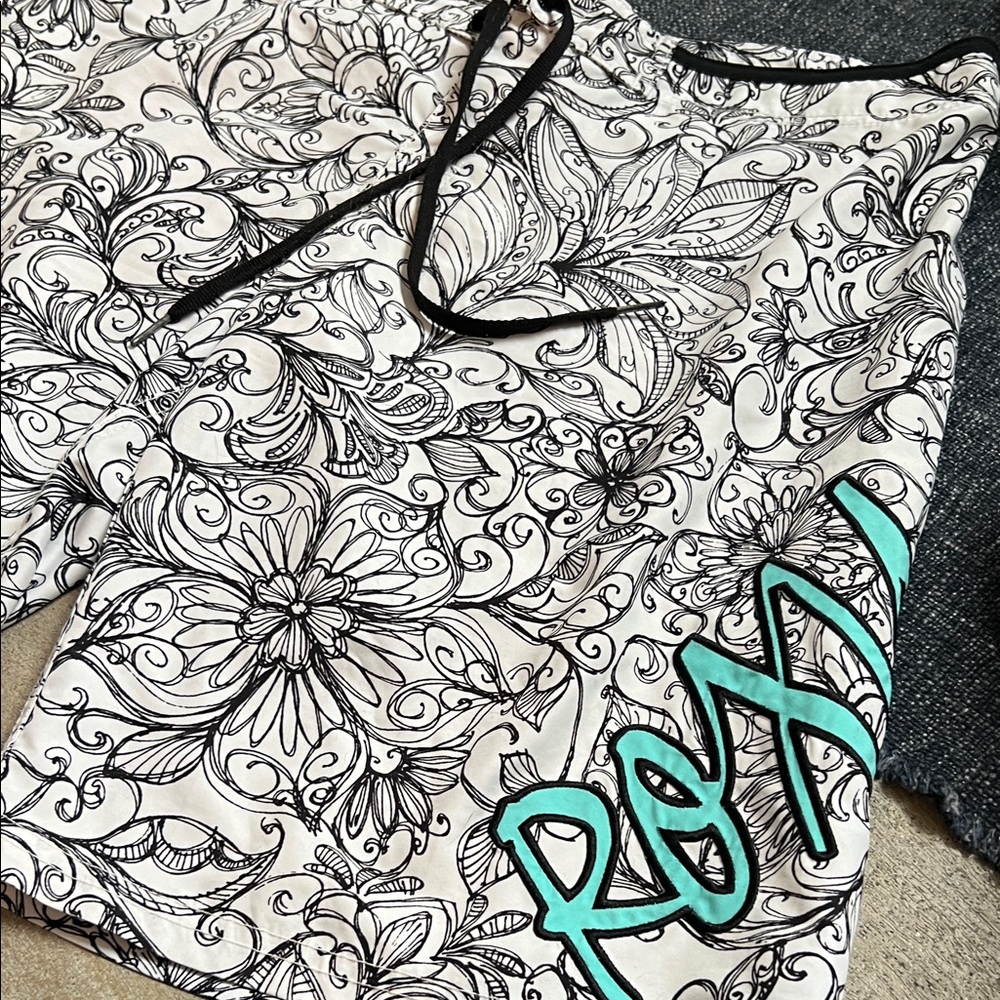 Roxy Women's Black and White Patterned Boardshorts- Size Large